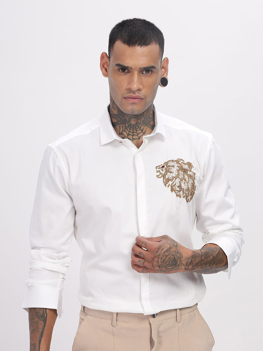 THREE DAYS Comfort Lion Embroidered Spread Collar Cotton Shirt
