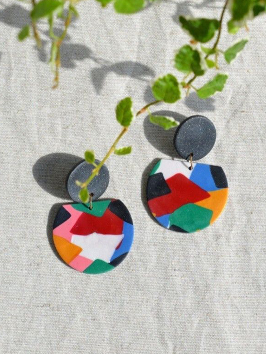 VMA PLAY FASHION Circular Shaped Drop Earrings