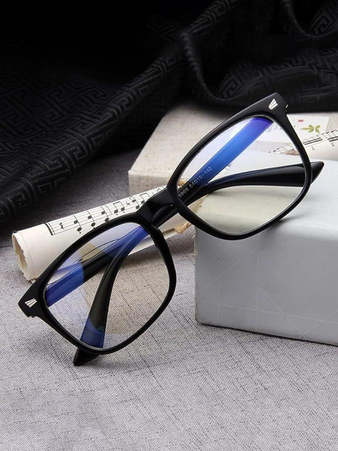 LEGEND EYEWEAR Unisex Full Rim Square Sunglasses SGLGHVFUHCRVGZAE-Clear