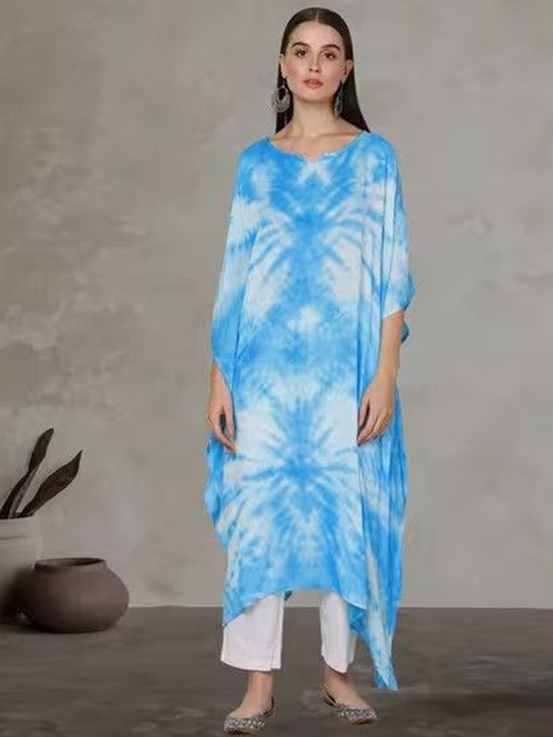 PinkTribe Women Dyed Flared Sleeves Kaftan Kurta