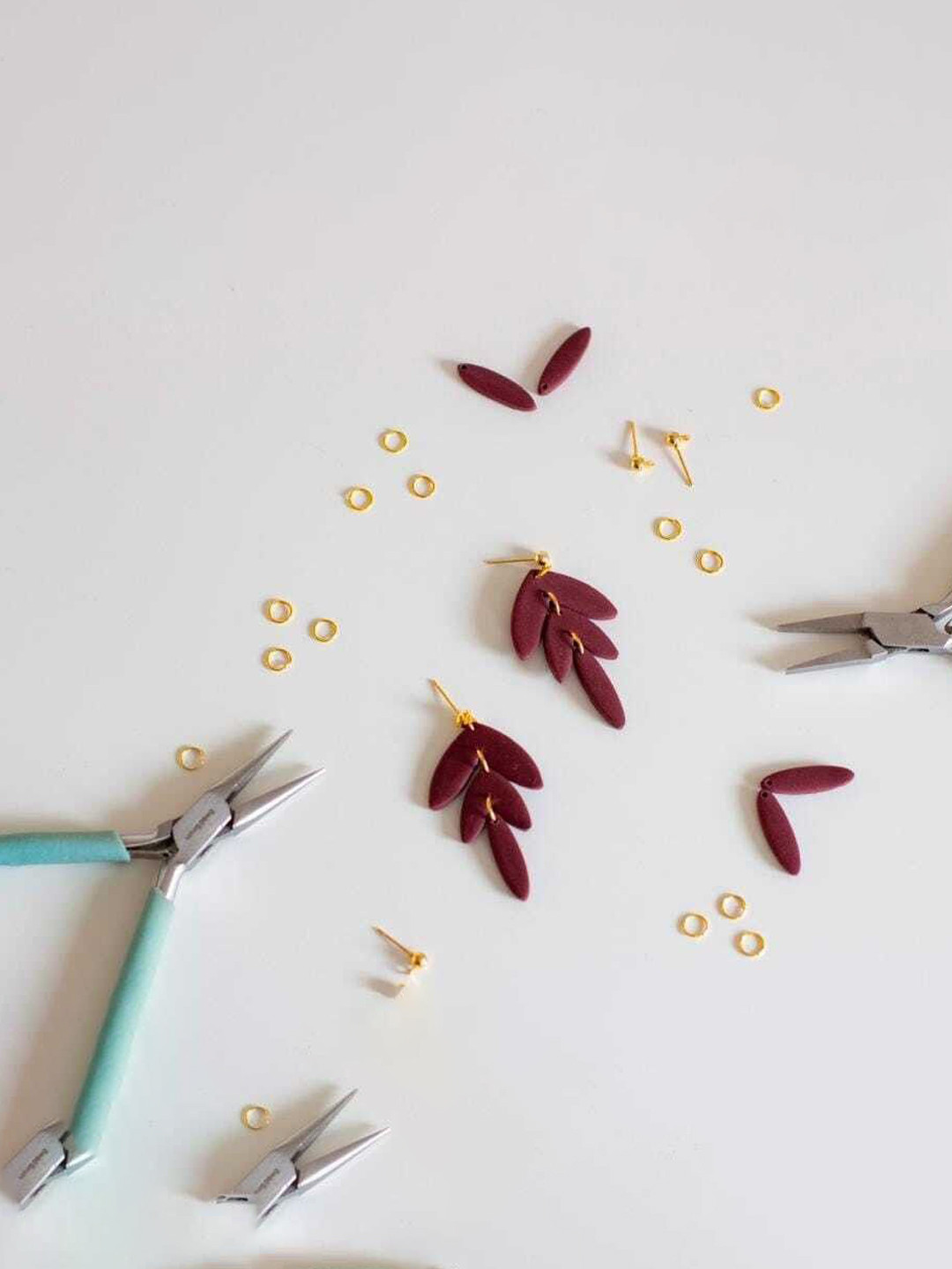 VMA PLAY FASHION Leaf Shaped Drop Earrings