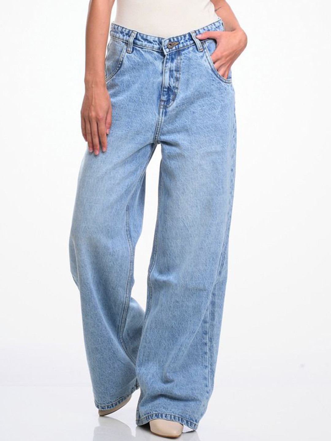 off-kilt Women Mid-Rise Baggy Light Fade Cotton Jeans