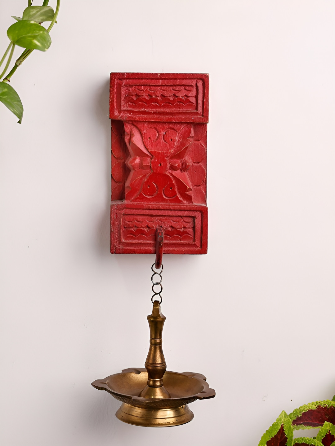 The Advitya Red Curio Wooden Green Hook Wall Decor Showpiece