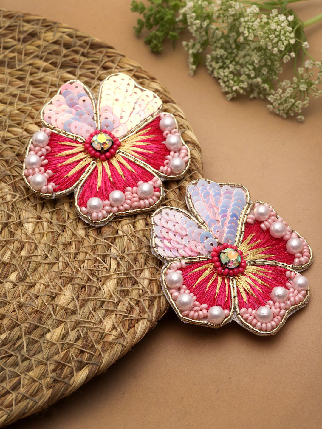 Moedbuille Pearls Beaded Floral Studs