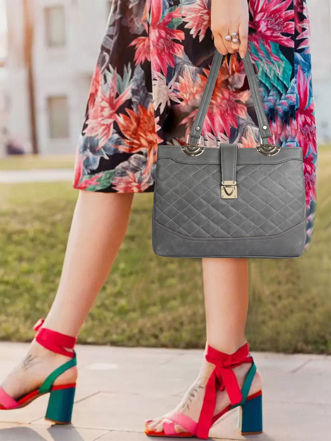 LADY QUINTON Women Textured Structured Quilted Handheld Bag