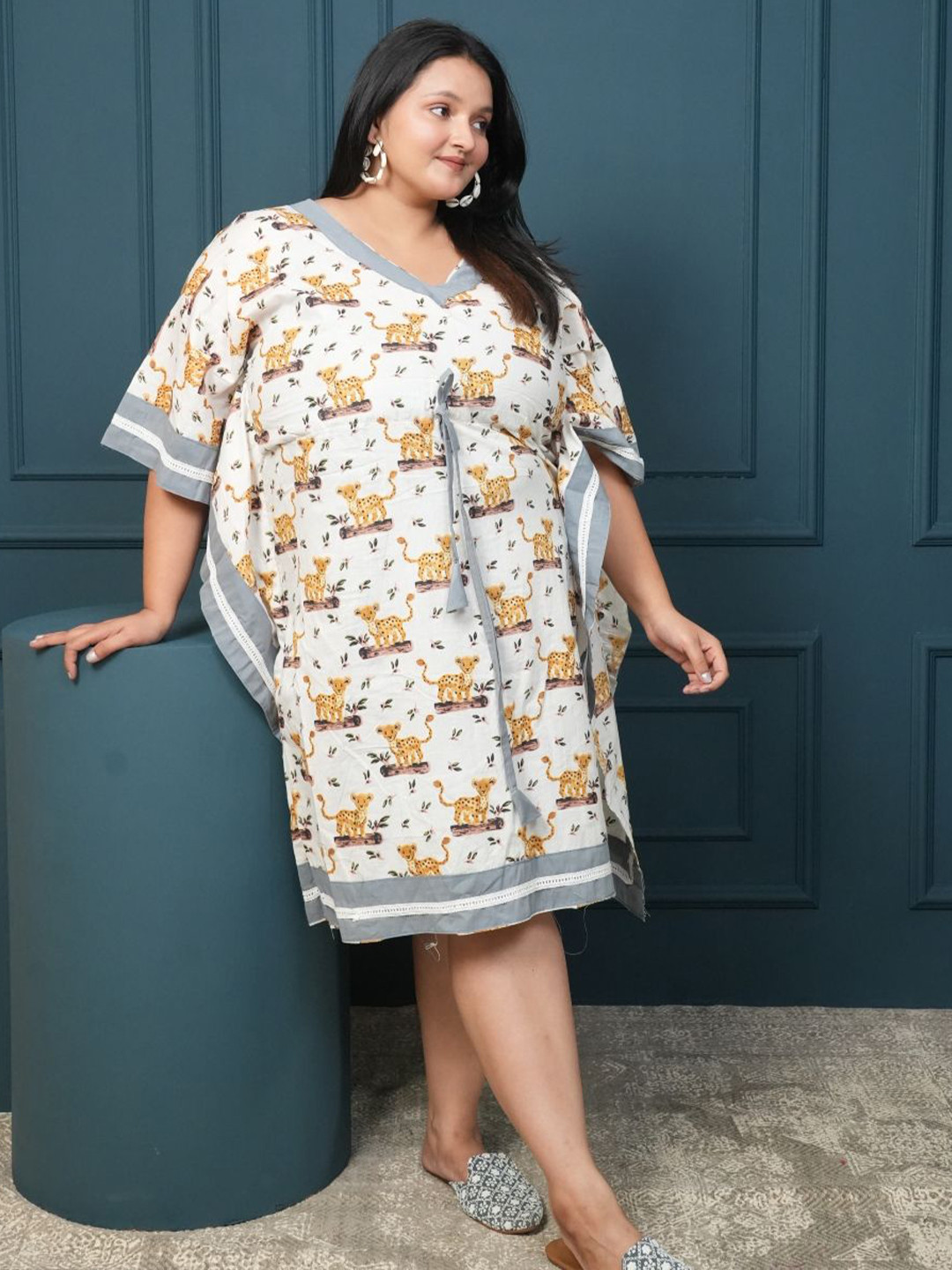Swadeshi Shringaar Women Cotton White Cute Leopard Kaftan