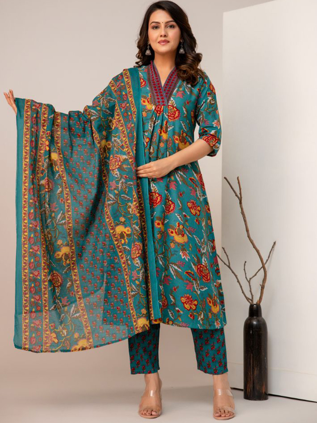 MANI EXPORTS Women Floral Printed Regular Kurta with Palazzos & Dupatta