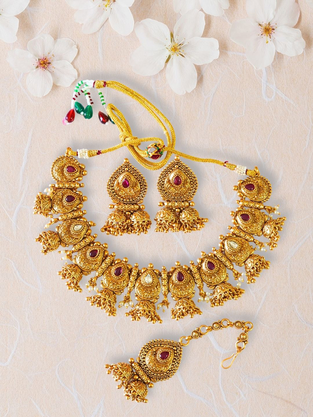 INC63 Vintage Charm Kundan Necklace Set with Maang Tika