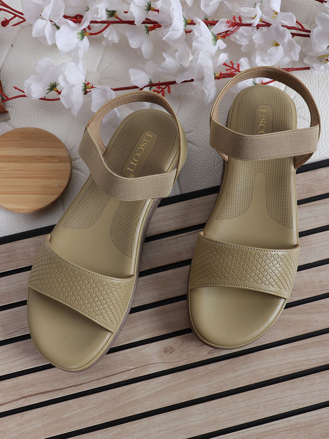 Liscott Women Textured Open Toe Flats