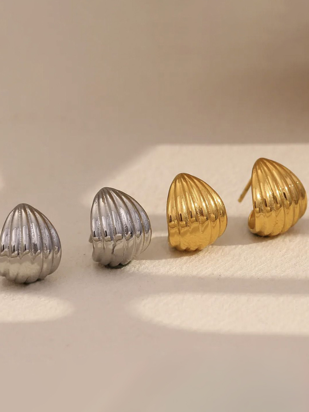 V FASHION JEWELLERY Set Of 2 Stainless Steel Vertical Line Teardrop Shaped Studs