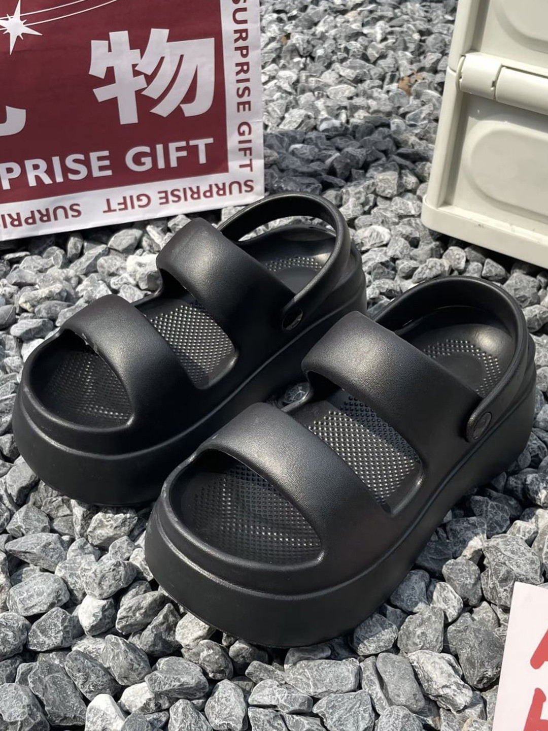 WOLVESDEN Women Solid Sliders Flip Flops