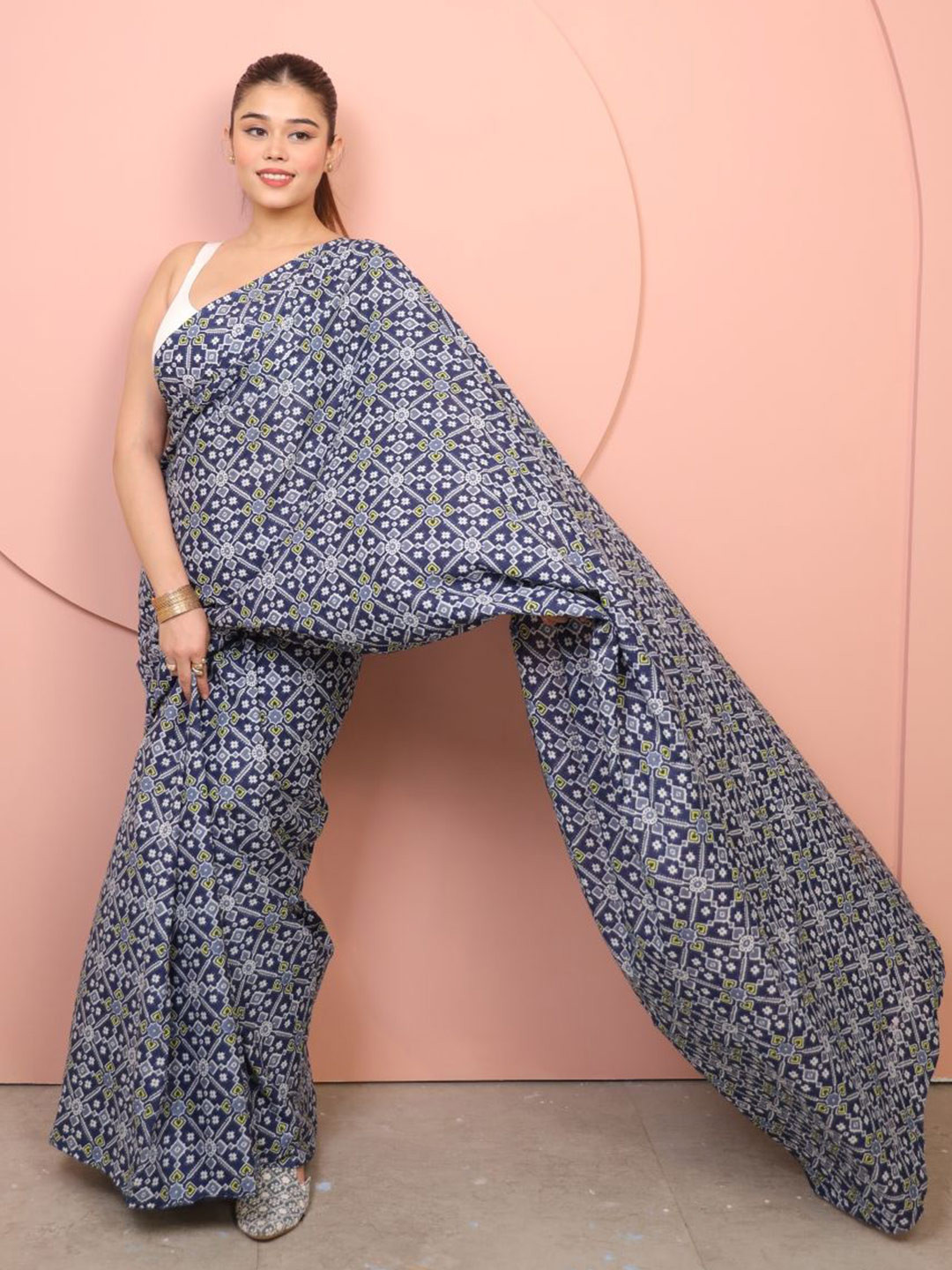 Swadeshi Shringaar Blue And White Floral Cotton Saree