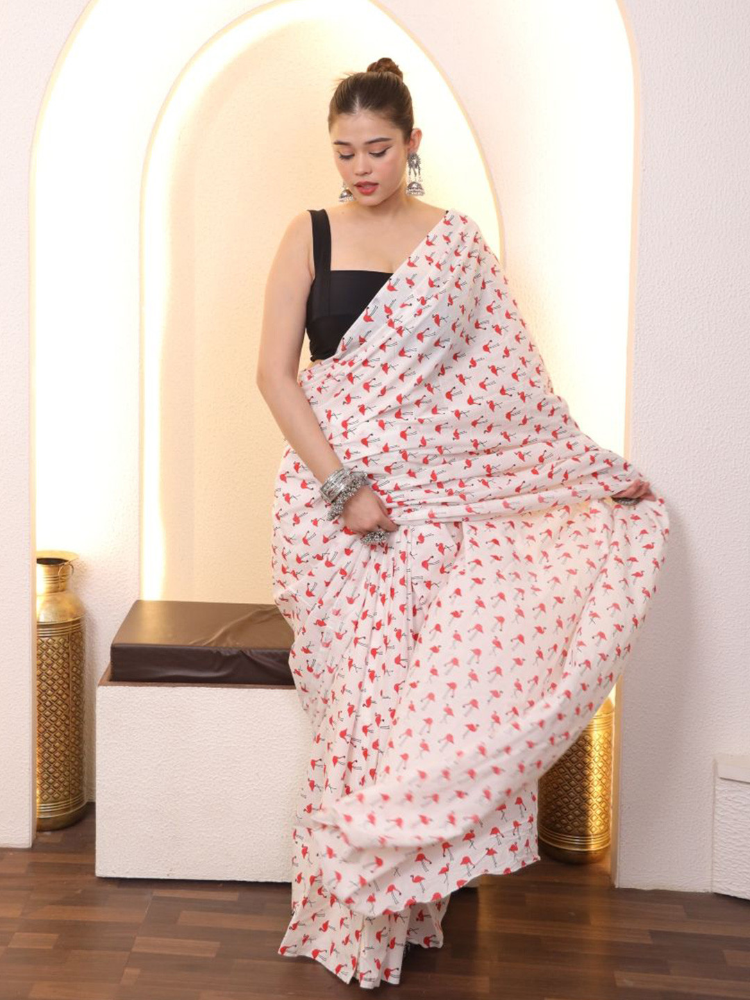 Swadeshi Shringaar White And Red Swan Cotton Saree