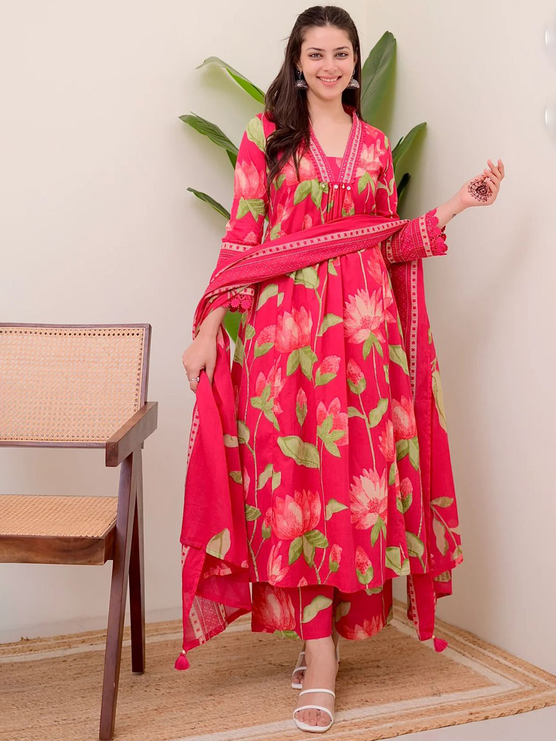 Heavenly Attire Women Floral Printed V Neck Anarkali Kurta with Palazzos & Dupatta