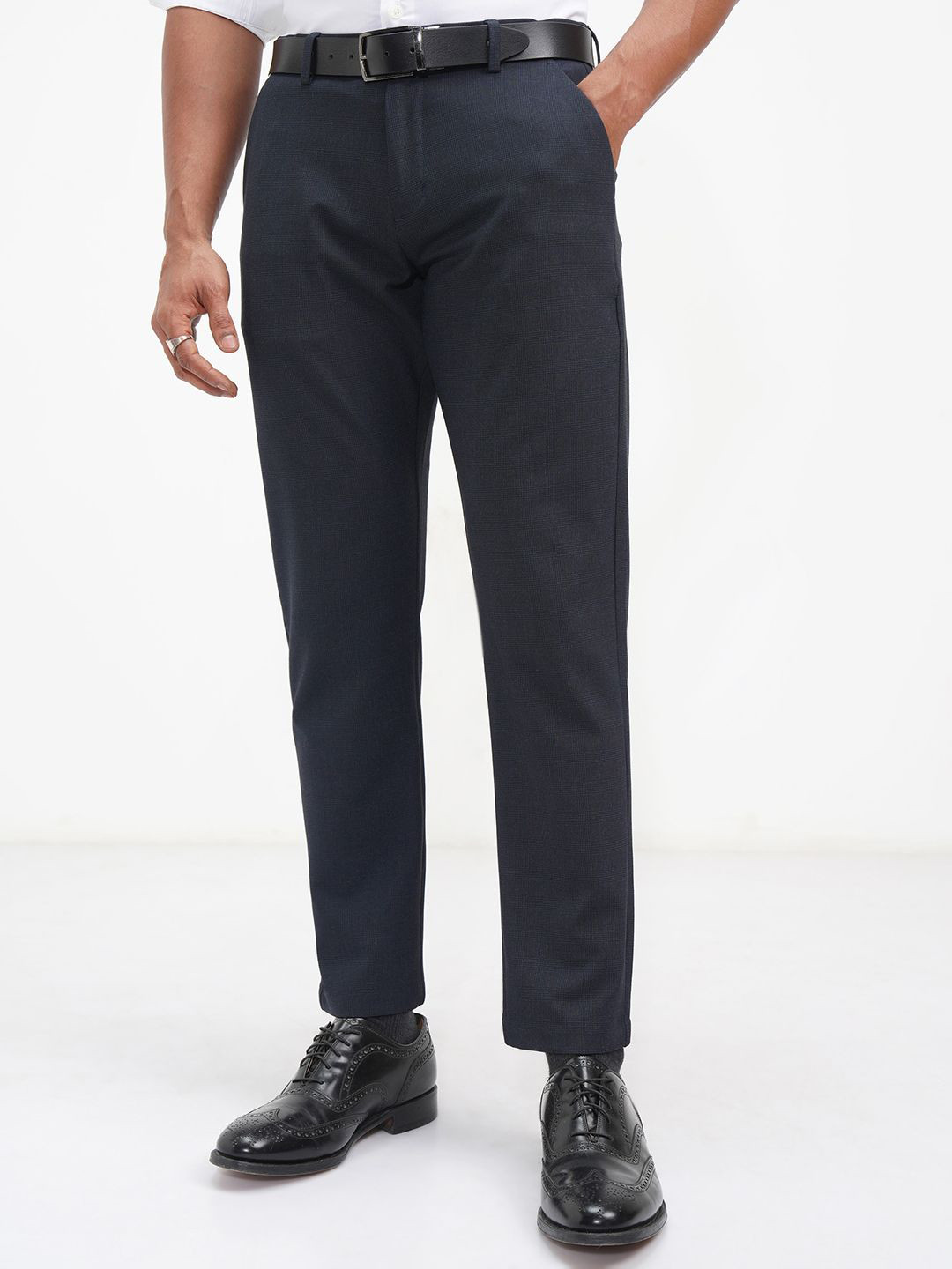 HIGHLANDER Men Textured Checked Slim Fit Mid-Rise Traveller Pant