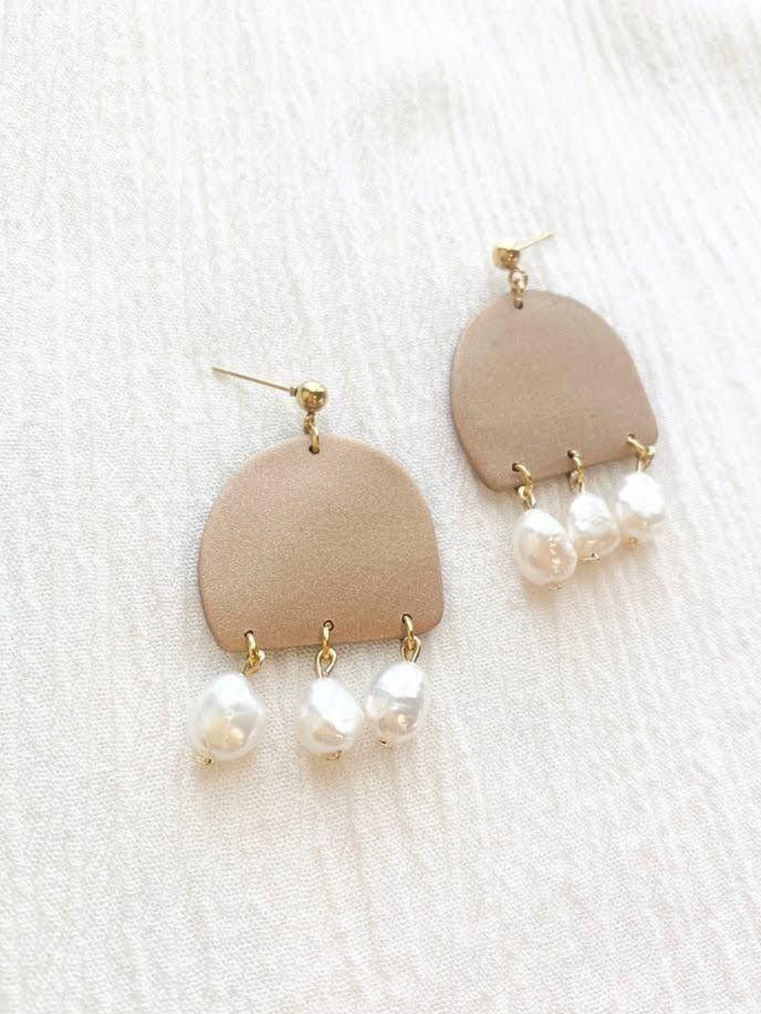 VMA PLAY FASHION Gold-Plated Artificial Beaded Contemporary Drop Earrings