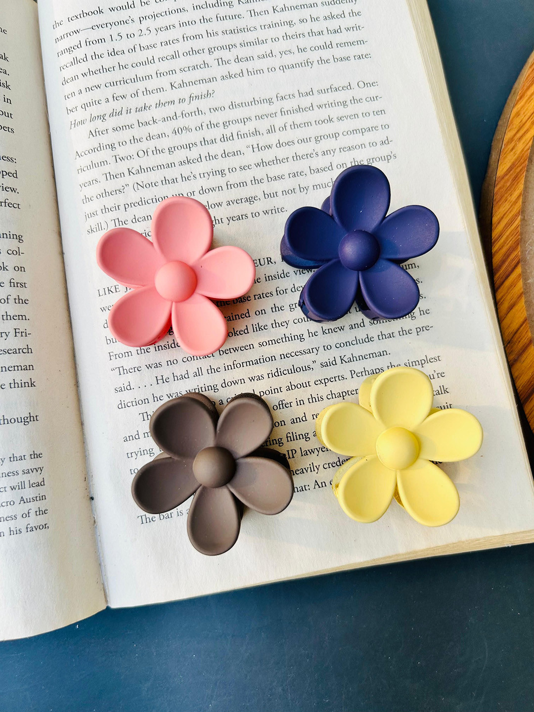 Radhya Accessories Women Set of 4 Flower Matte 6 cm Hair Claw Claw Clip
