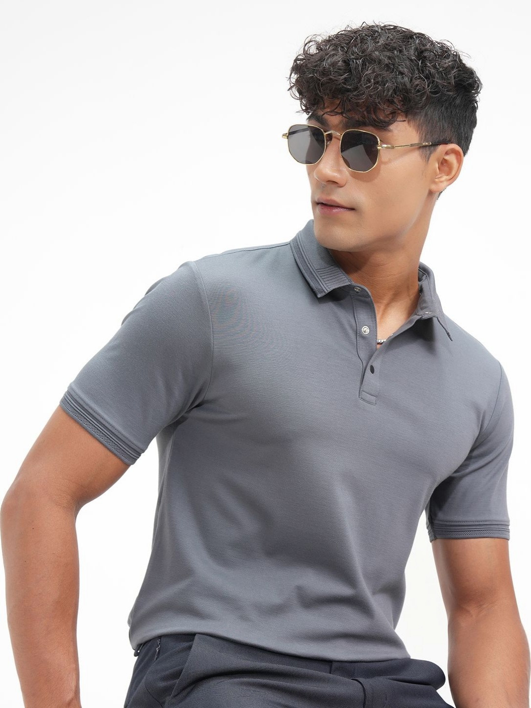 HIGHLANDER Men Solid Polo Collar T-shirt