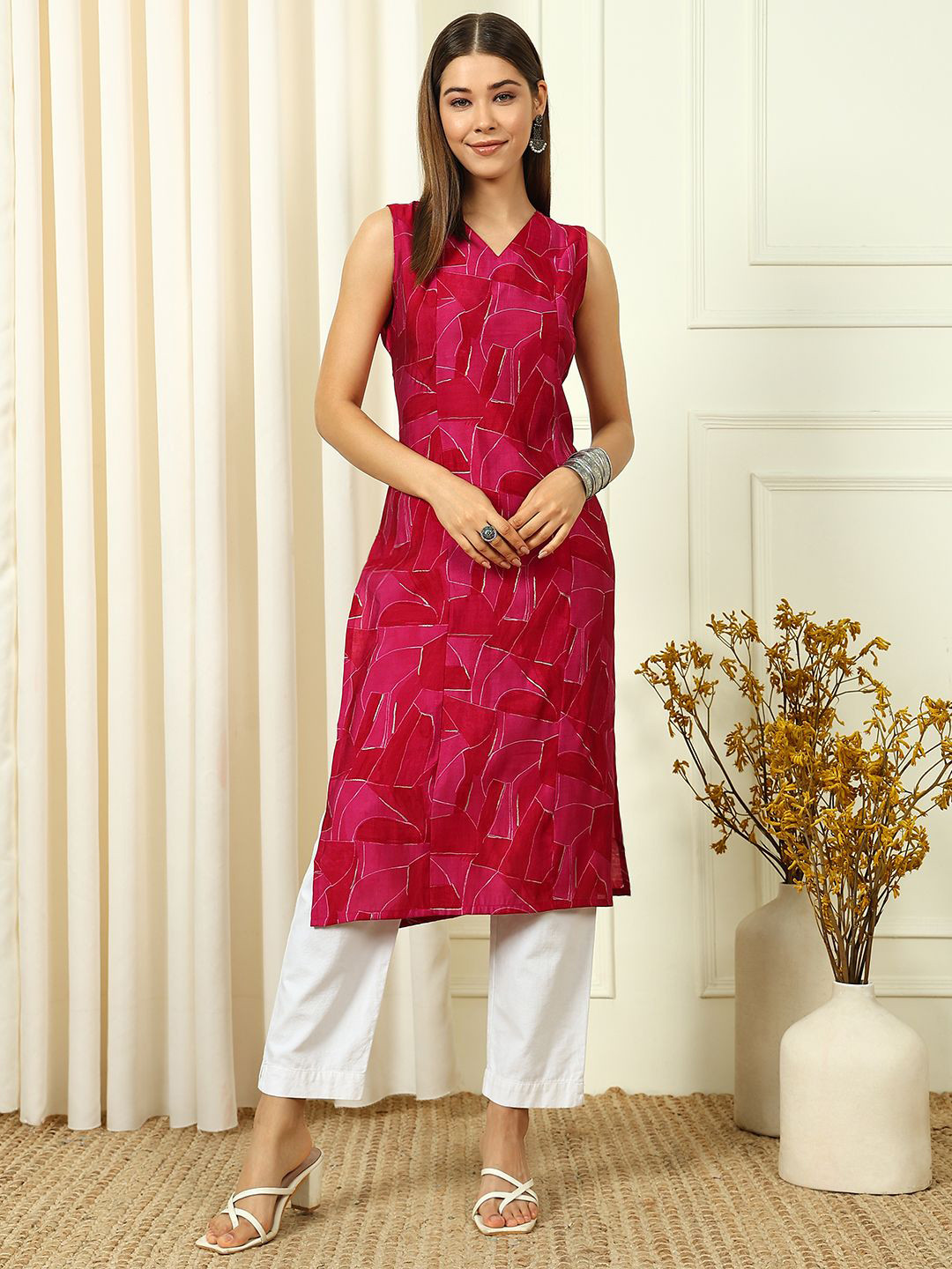 THE FAB FACTORY Abstract Printed Sleeveless V-Neck Comfortable Straight Kurta