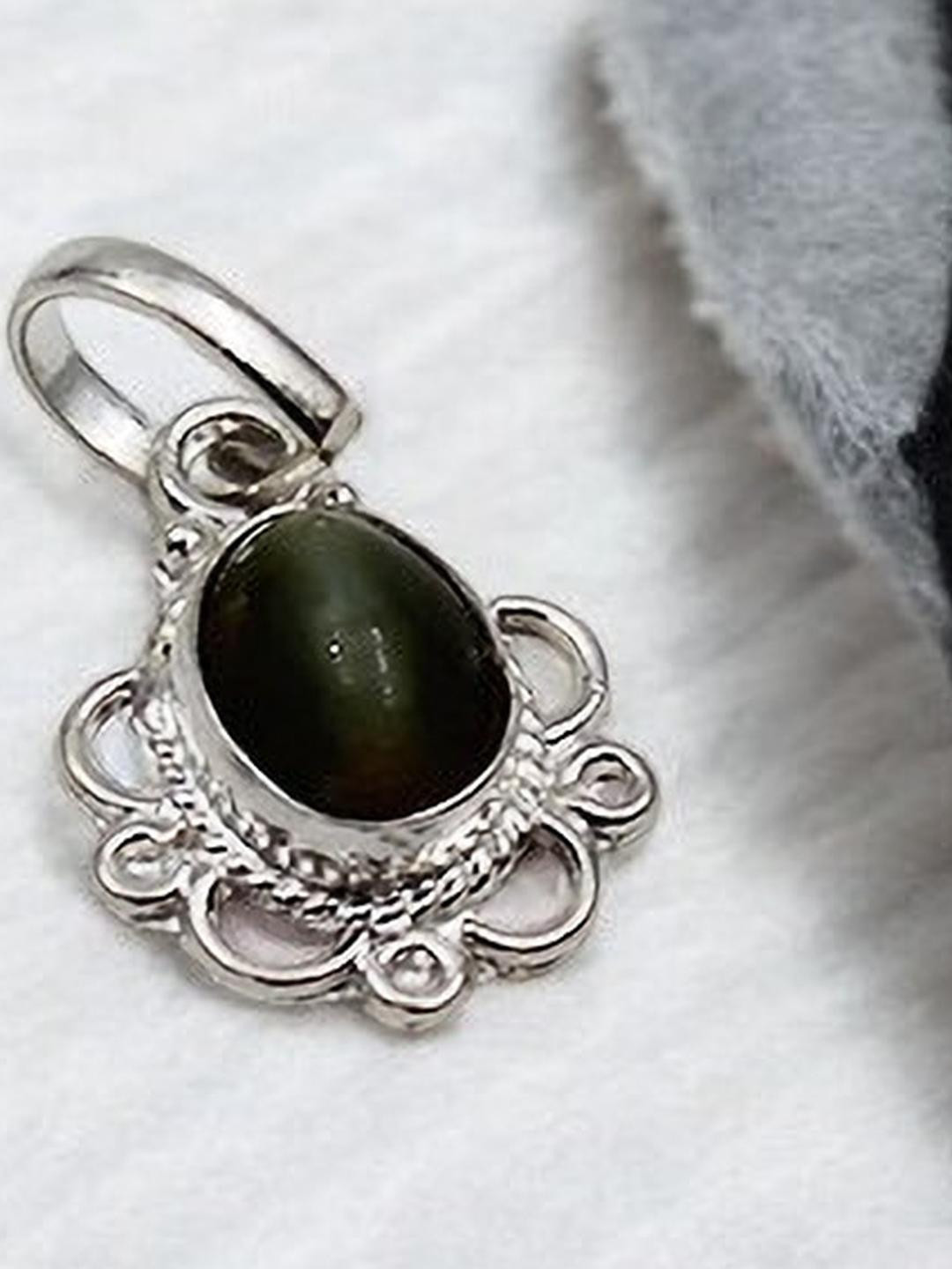 Lehsuniya silver locket