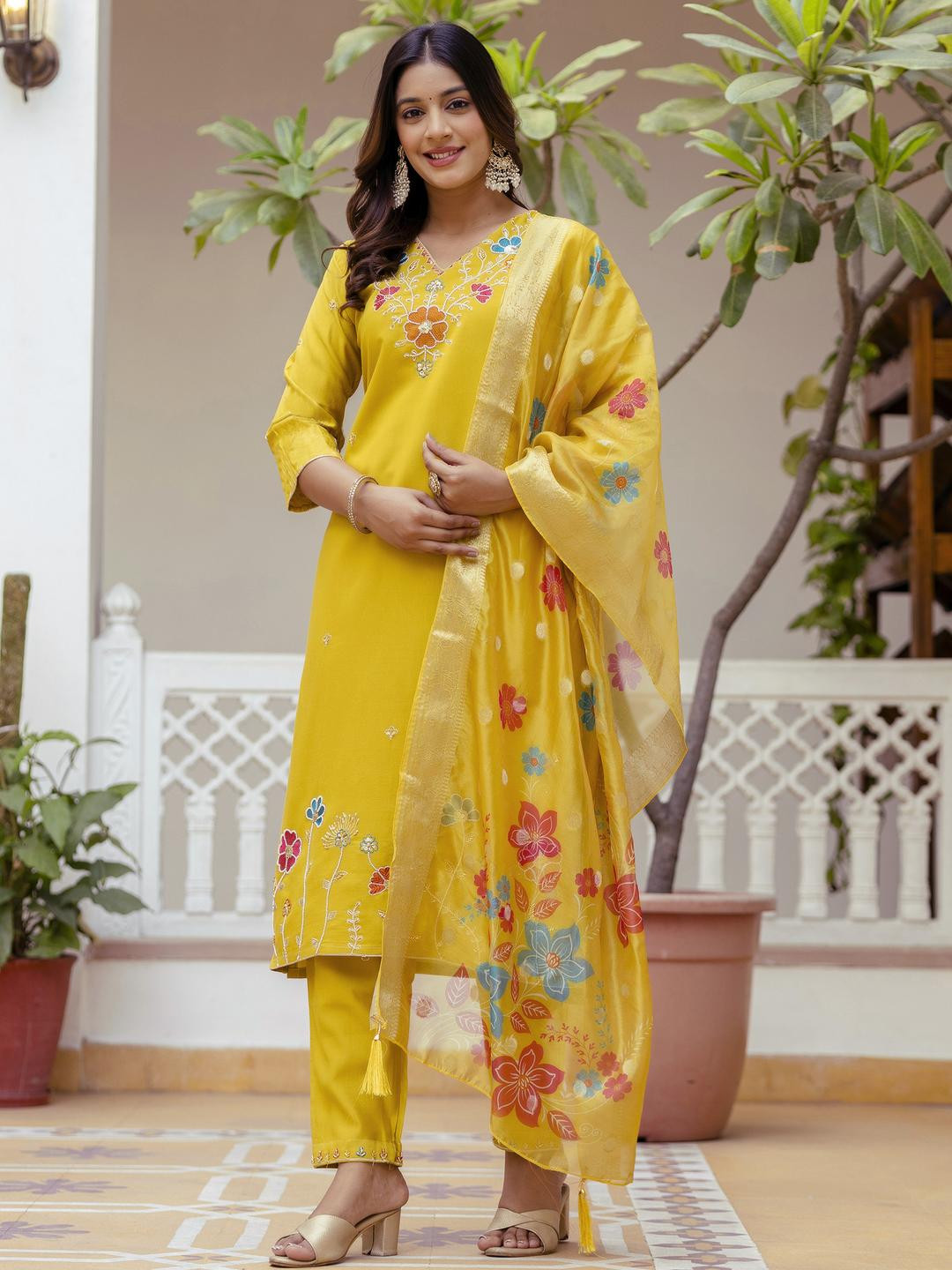 CaniBani Women Silk Blend Kurta Set