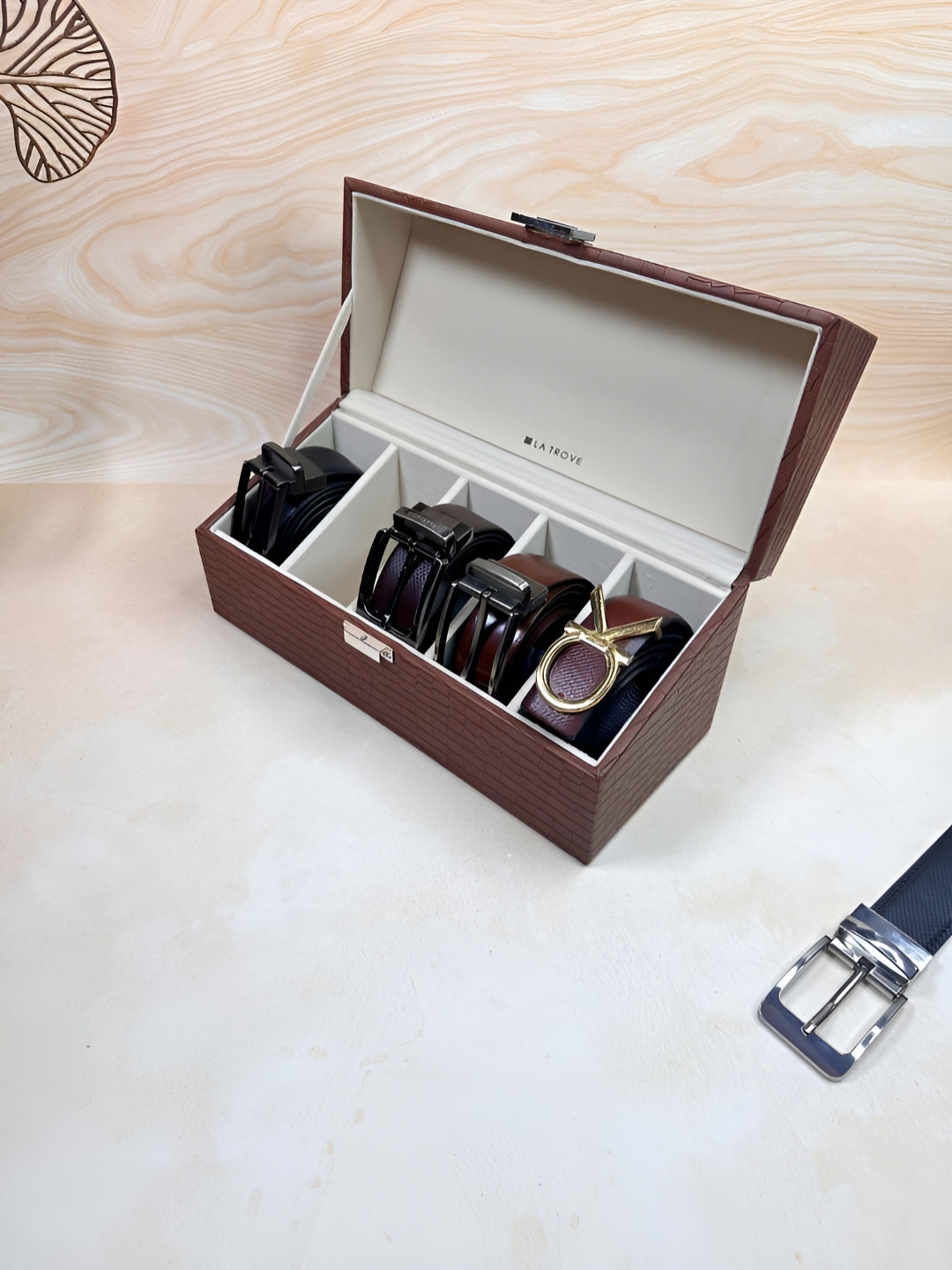 La Trove 5 Slot Brown Leather Belt Organizer Closed Top Box for Wardrobe Closet