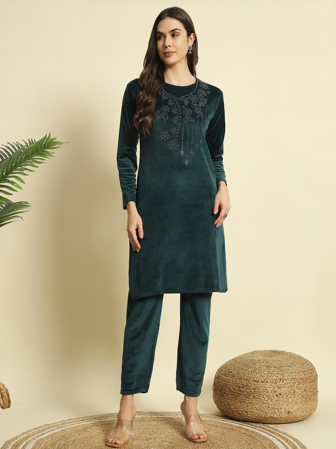 ZEPPI Women Velvet Kurta Set