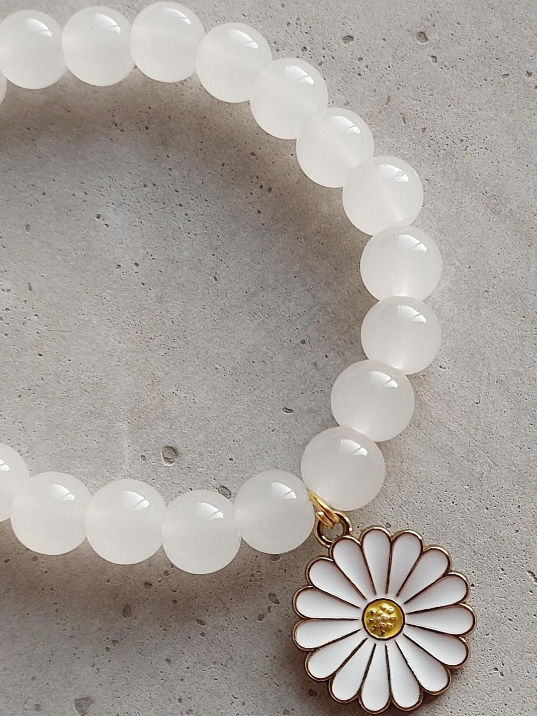 Rodya Unisex White Crystal Beads With Daisy Charm Bracelet