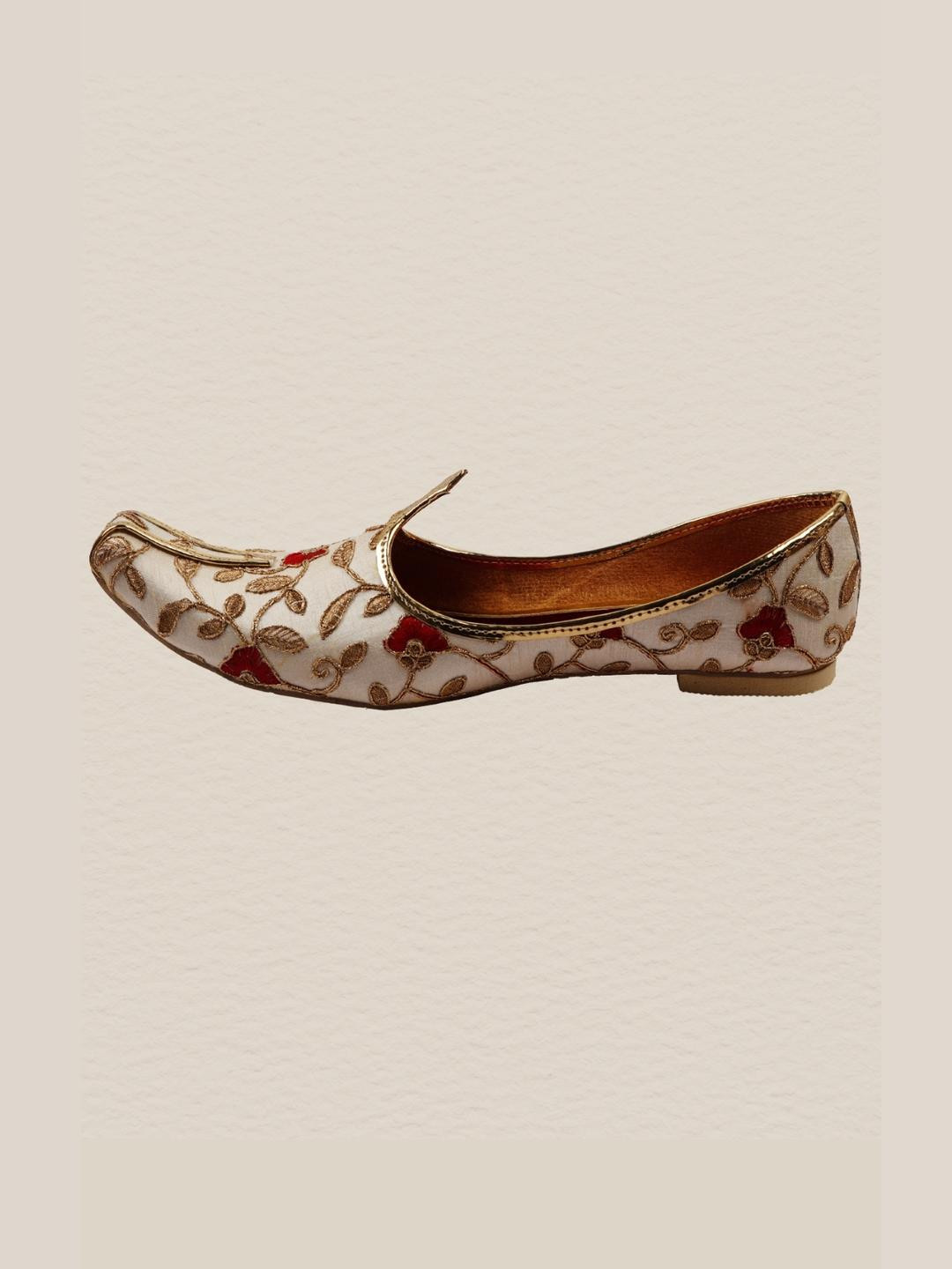 DEEUCO Men Embroideed Cream Mojaris