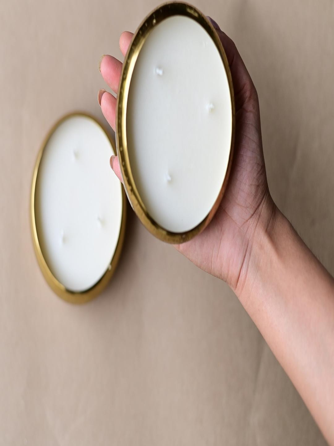 FLICKERS AND FLAME 2 pieces White & Gold-Toned Tea Light Candle