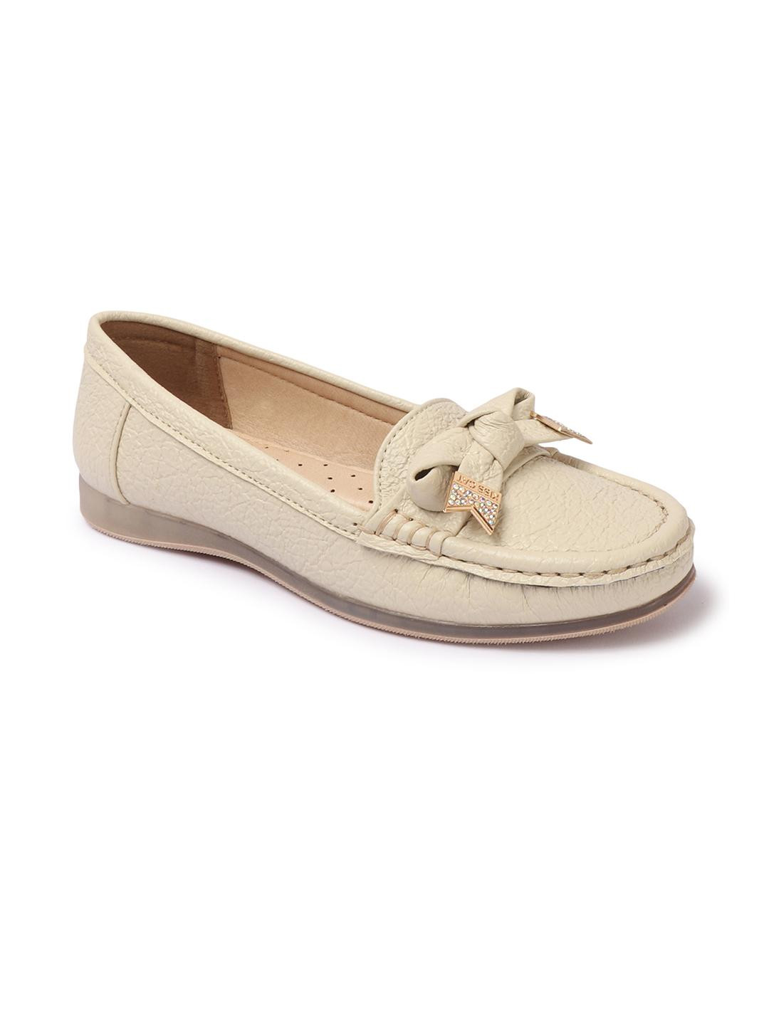 Dollphin Women Cream Casual Shoes