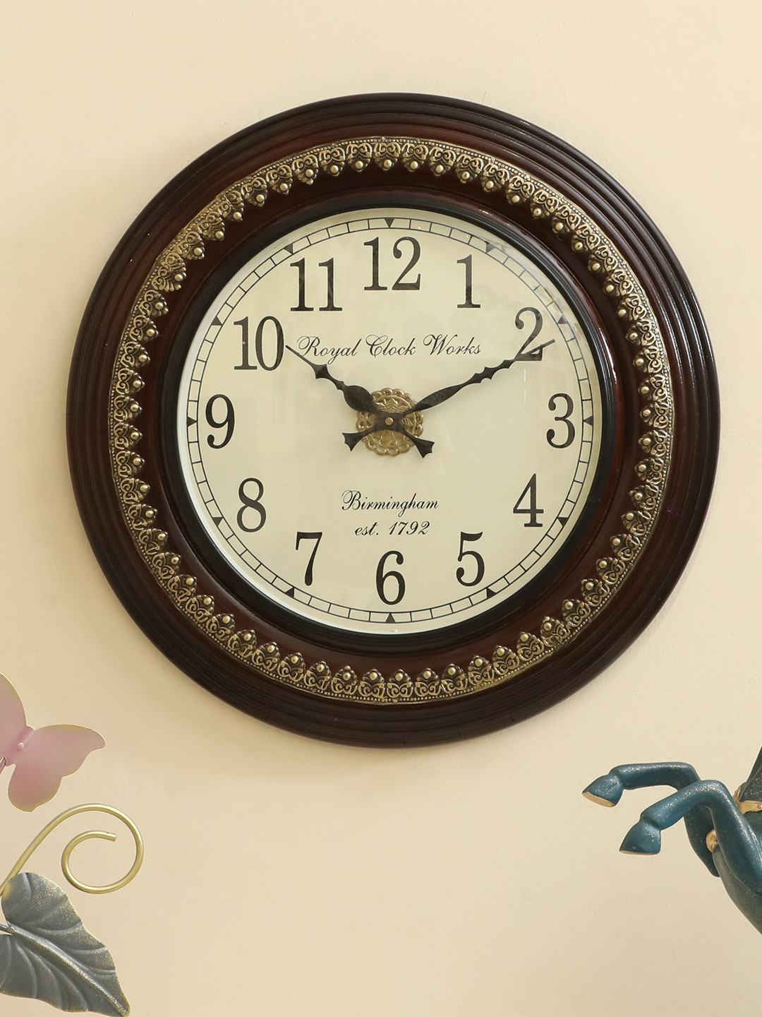 vedas C-Nirav Brown & White Textured Wooden Wall Clock