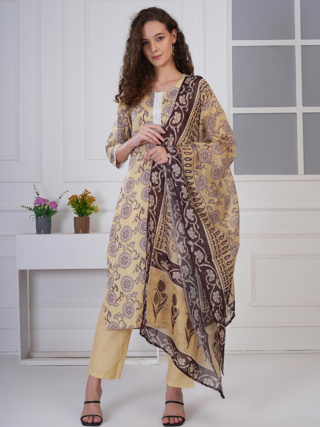 ARSA COUTURE Women Printed Regular Kurta with Trousers And Dupatta