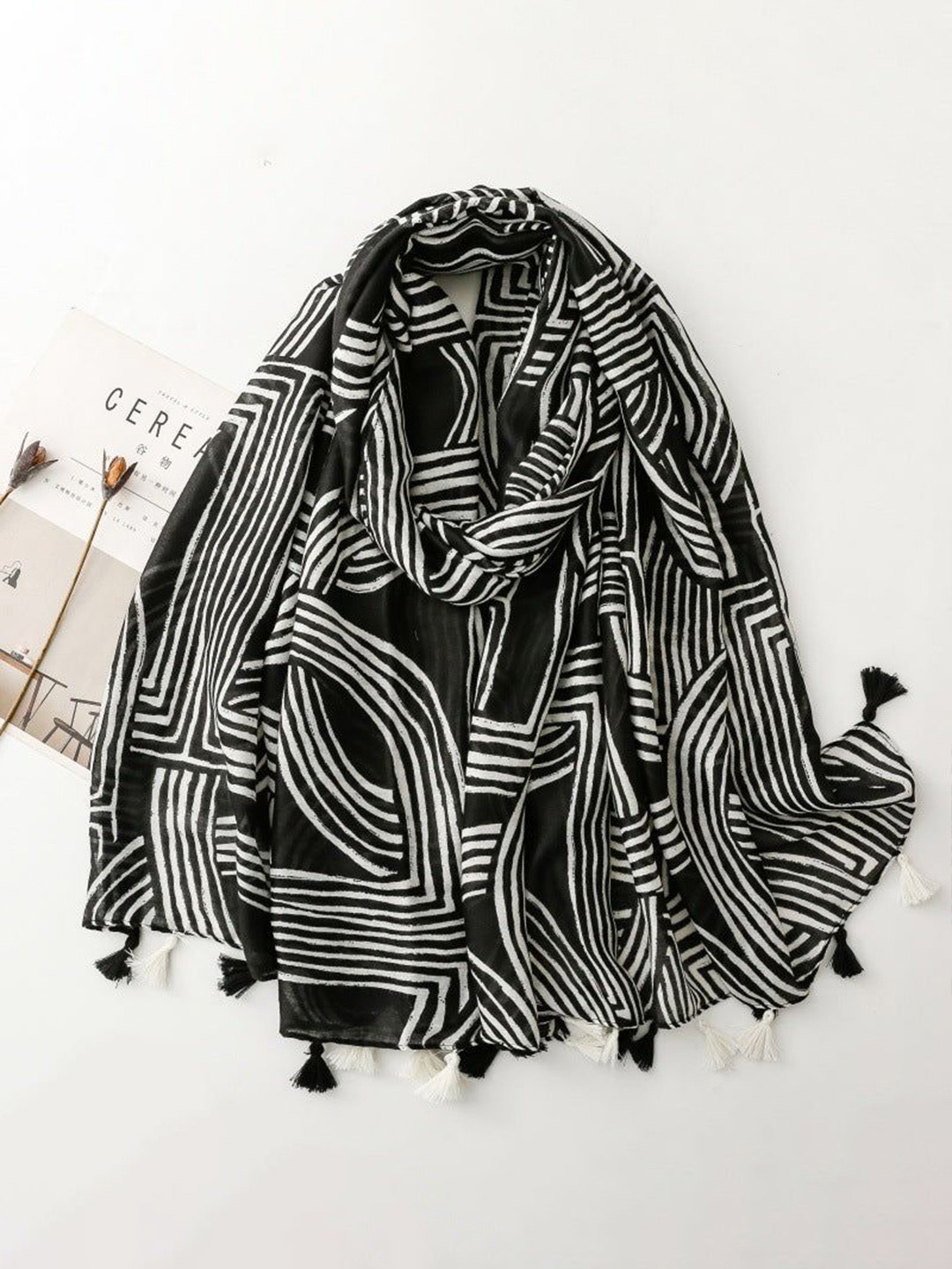 QUECY Women Printed Scarf with Tasselled Broder