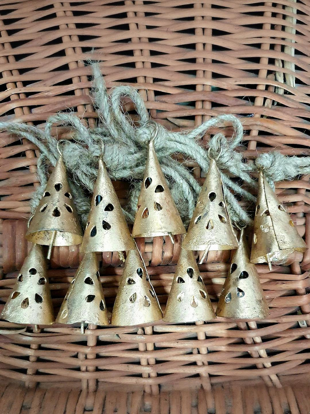 HIGHBIX Cone Shape Cow Bells, Rusty Harmony Metal Floral Glossy Hall Wall Hangings-2In