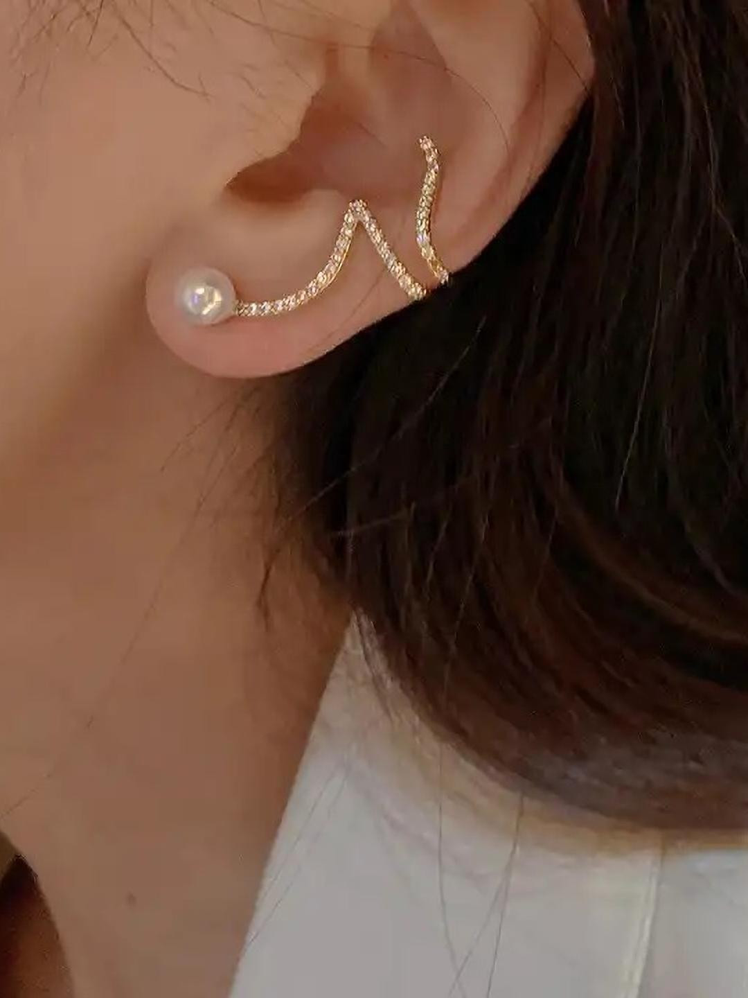 ONUYX Oval Ear Cuff Earrings