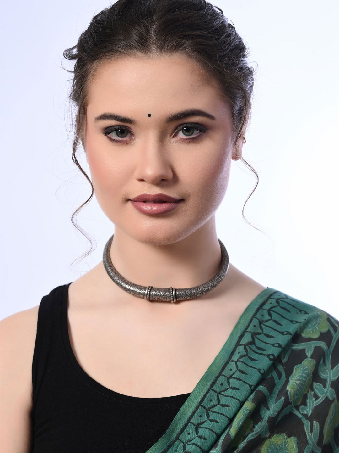 KINGSIN Maithili 92.5 Sterling Silver Statement Hasli Necklace