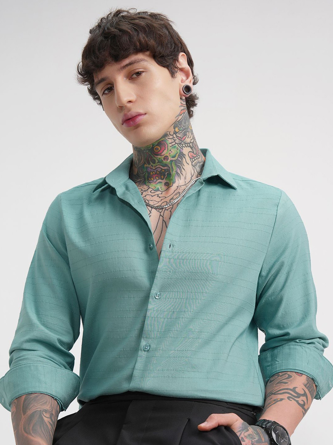 HIGHLANDER Men Textured Spread Collar Casual Shirt
