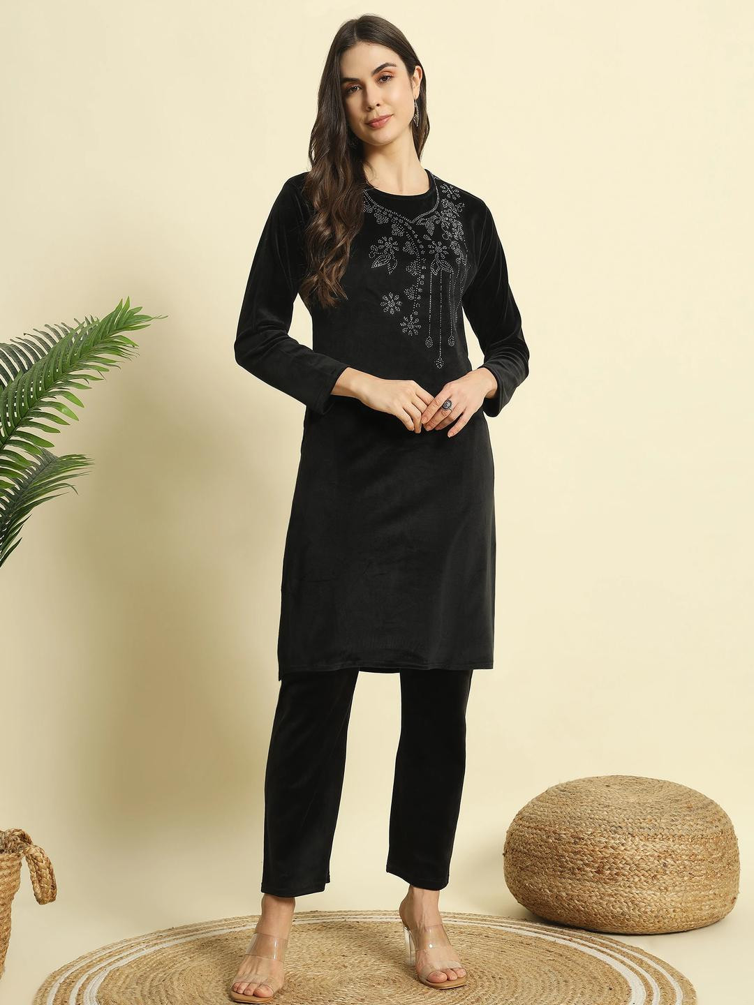 ZEPPI Women Velvet Kurta Set