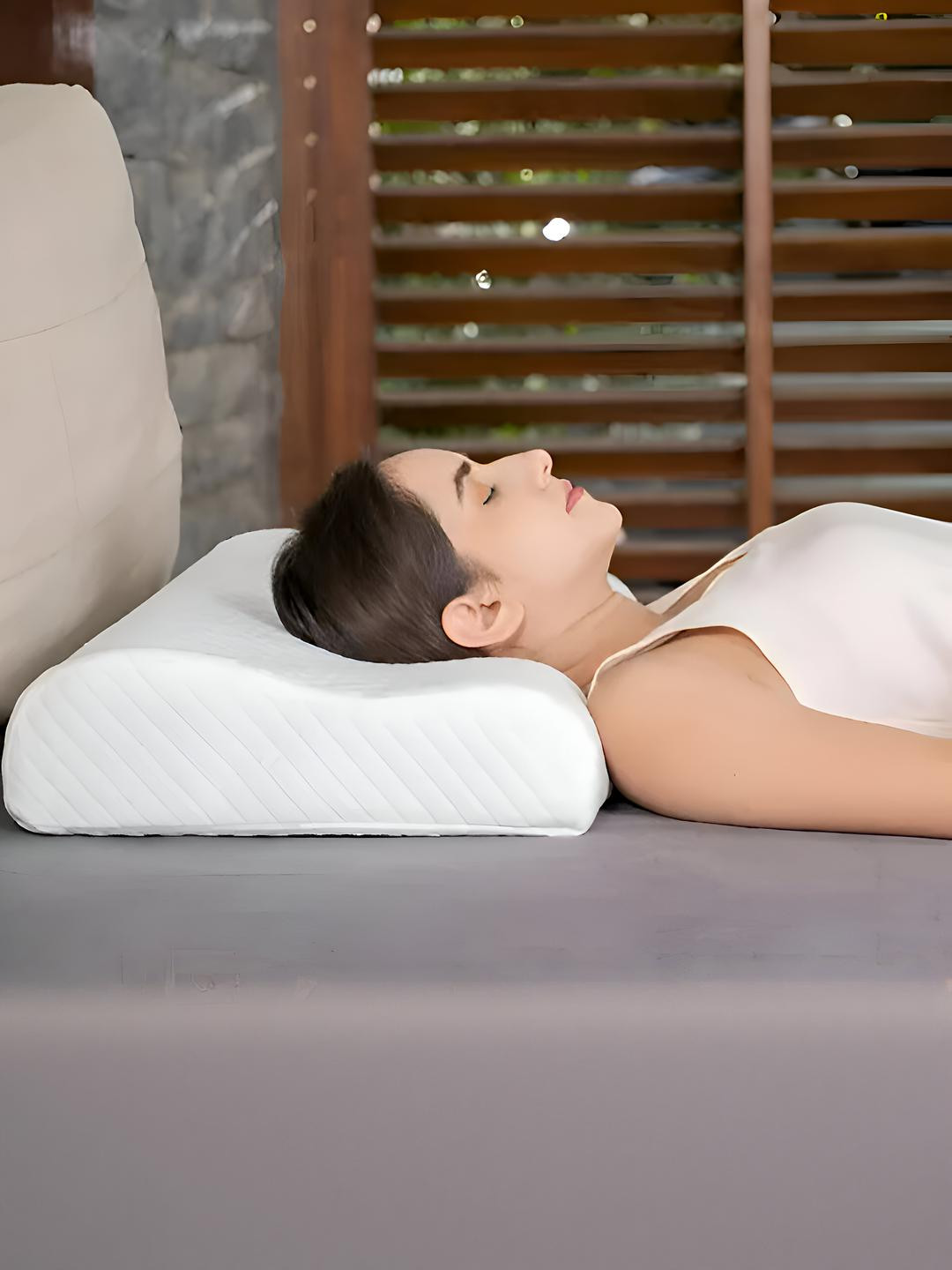 Aetrius White Orthopedic Cervical Contour Lightweight Memory Foam Pillow