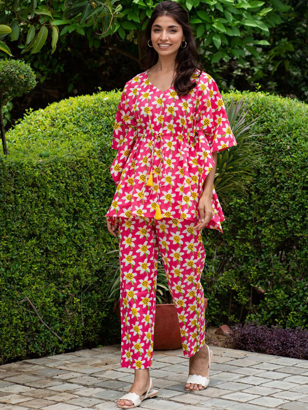 PHUTARI Daffodil Chill Jams Printed Pure Cotton V-Neck Top With Trousers Co-Ords