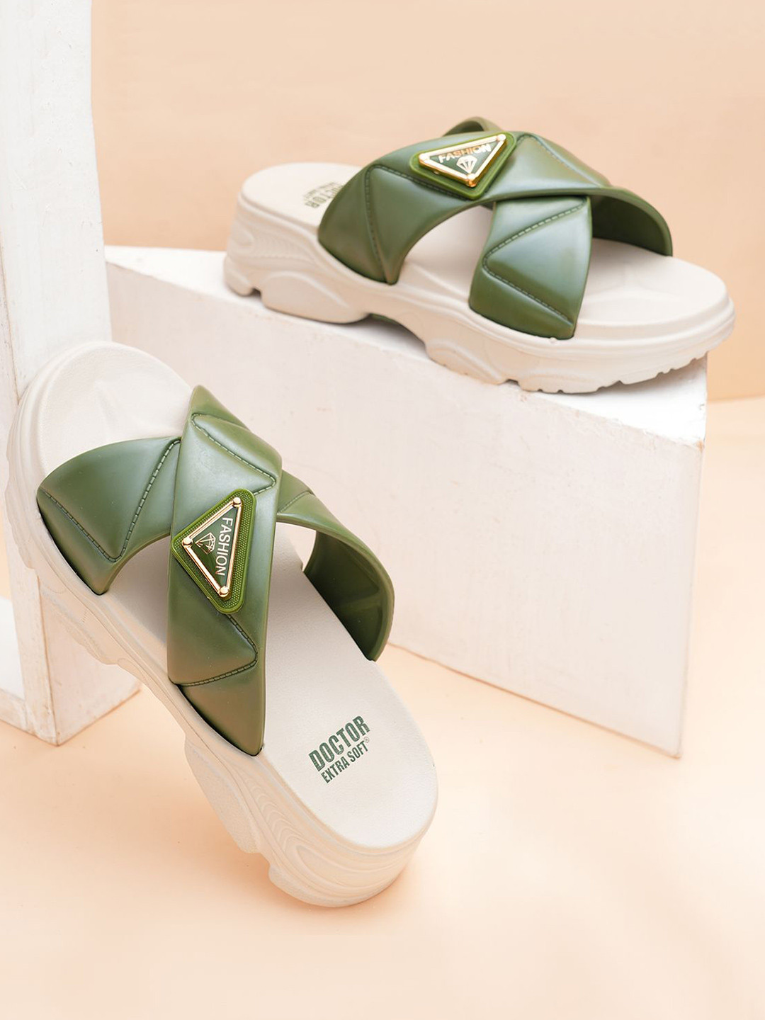 DOCTOR EXTRA SOFT Womens Cross Belt Sliders