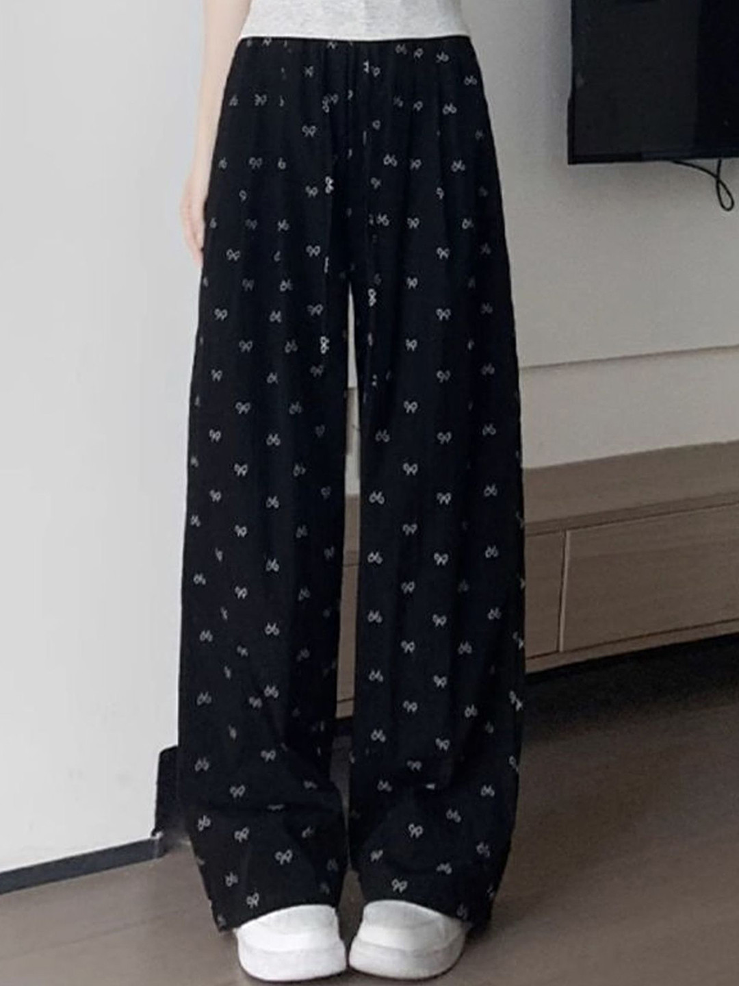 LULU & SKY Women Conversational Printed Loose Fit High-Rise Wide-leg Trousers