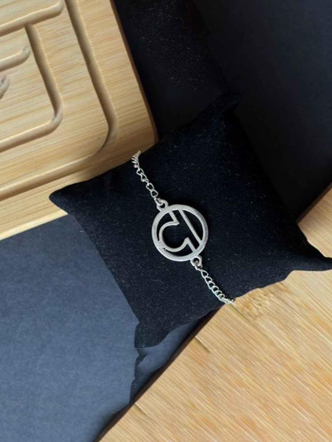 SANAA CREATIONS Silver-Plated Pisces Charm Wraparound Rakhi