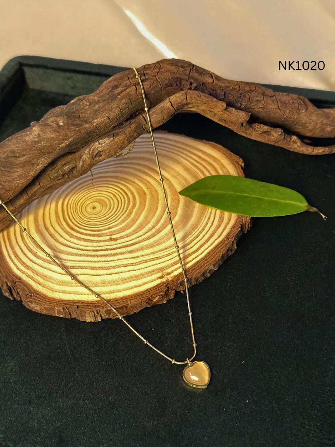 Pura Tienda Women Gold Jewellery Set