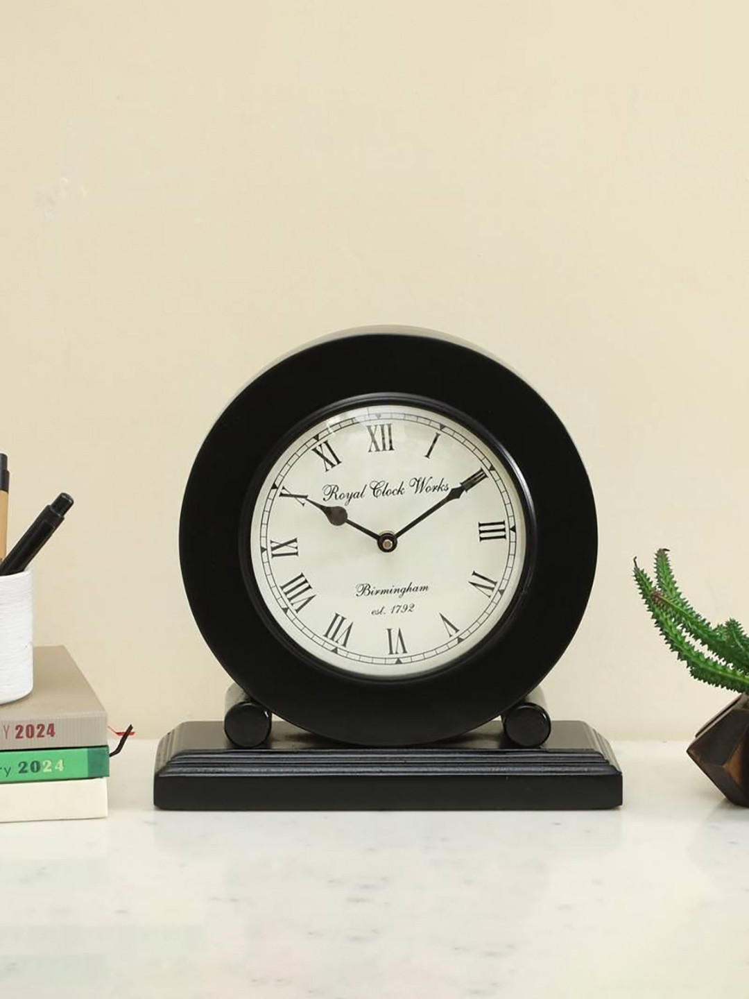 vedas Arhaan Black & White Silent Non Ticking Small Clock