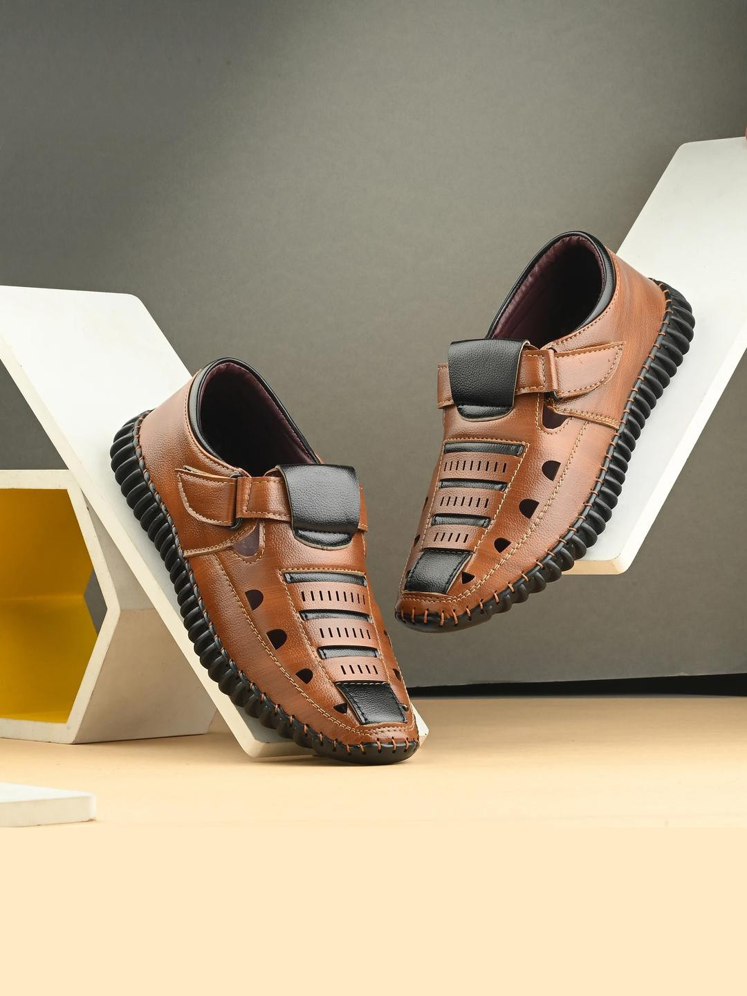 LAZY21 Men Tan Sandals