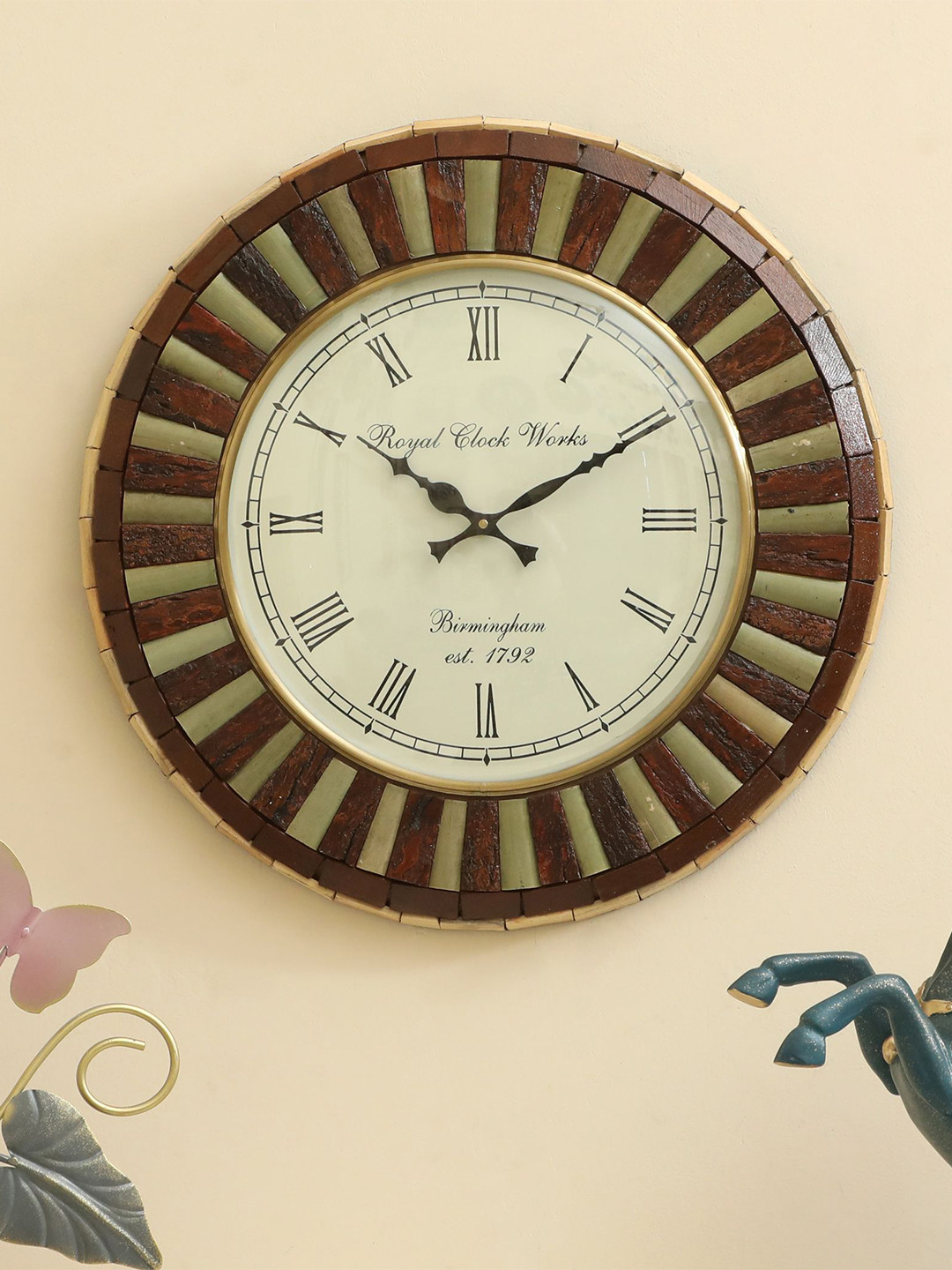 vedas C-Luca Brown & White Textured Wooden Wall Clock