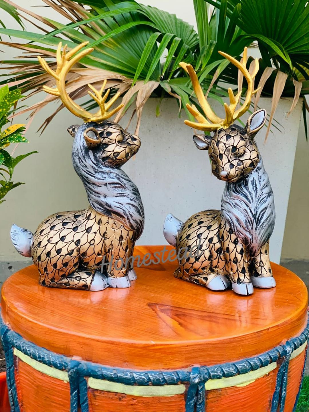 HOMESTEAD DECORE SOLUTION 2 Piece Gold & Grey Deer Showpiece