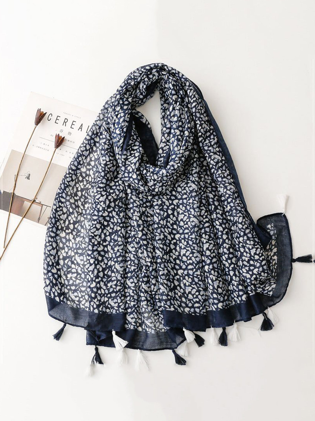 QUECY Women Printed Monochrome Scarf with Tasselled Border